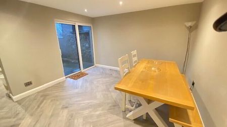 17 St Patricks Avenue, Newry, BT34 1HQ - Photo 3