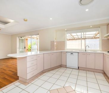 6 Pinehill Drive Rowville VIC - Photo 4