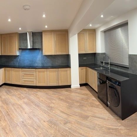 3 Bed Semi-Detached House, London, N13 - Photo 1