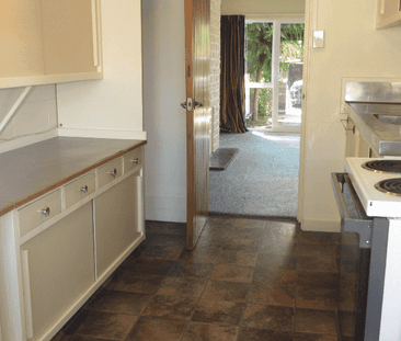 Sunny Three Bedroom Unit in Merivale Available 2nd Feburary 2026 - Photo 5