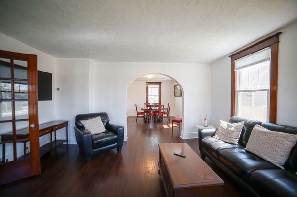 For Lease - 4046 Main Street, Niagara Falls, Ontario - Photo 1