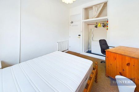 5 bedroom end of terrace house to rent - Photo 3