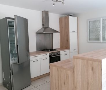 Location Maison 4 pièces 89m² CHAZAY D AZERGUES 69380 - Photo 3