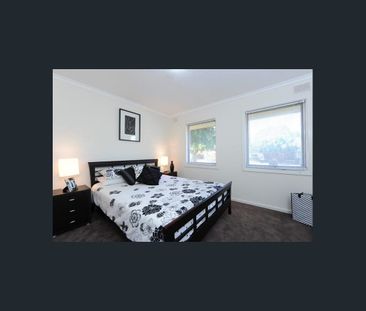 3-BEDROOM HOME WITH LARGE REAR YARD - Photo 5