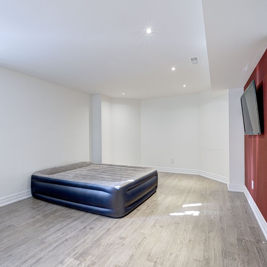 For Lease - 819 Canyon Street, Mississauga, Ontario - Photo 1