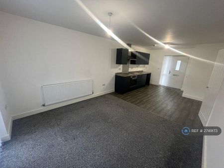 2 bedroom flat to rent - Photo 2