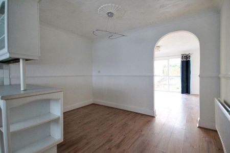 3 bedroom terraced house to rent - Photo 4