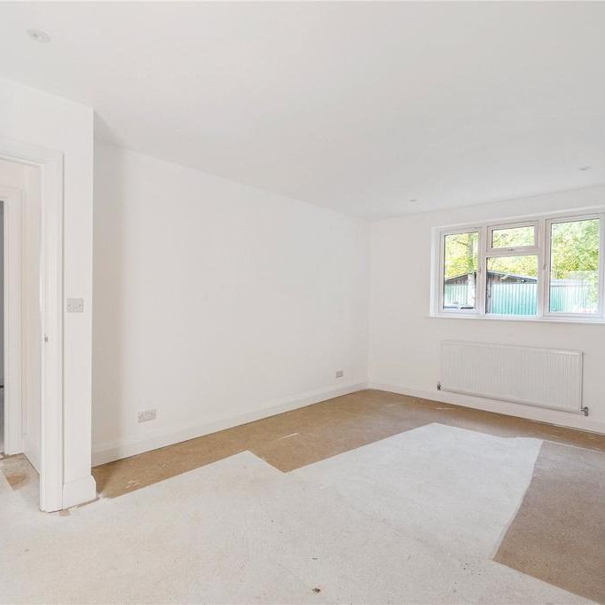 5 bedroom bungalow to rent - Photo 1