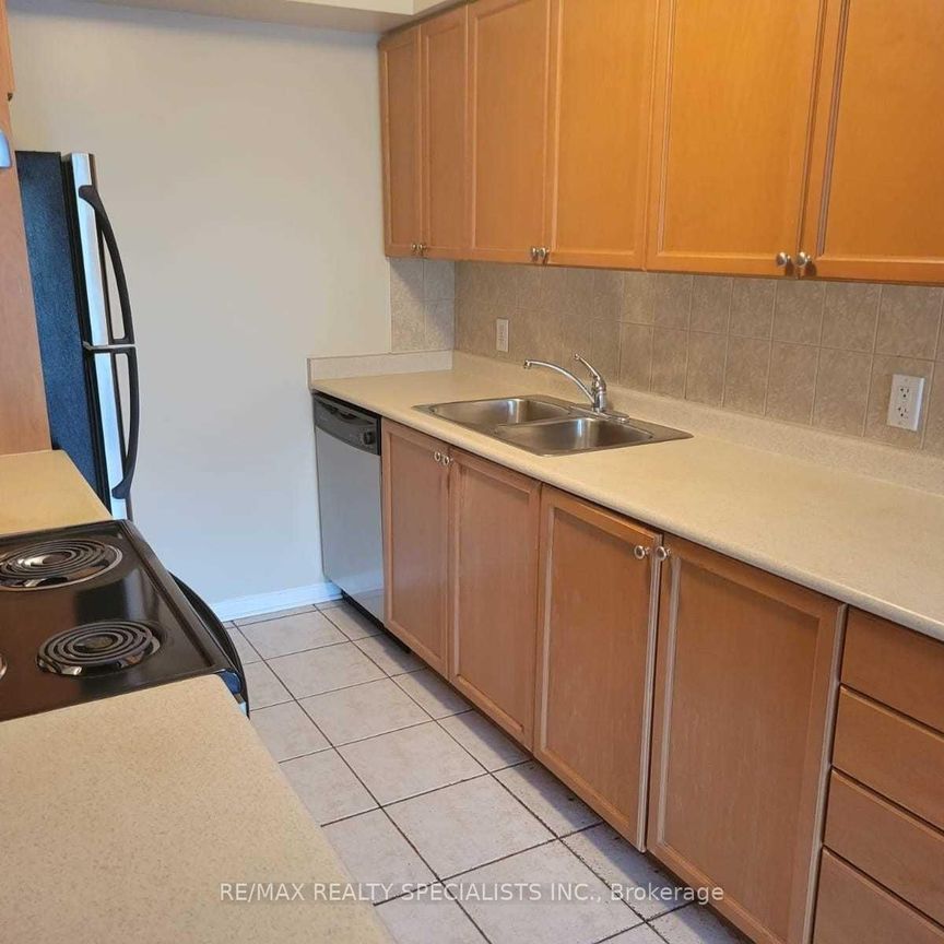 For Lease - 4975 Southampton Drive Unit# 208, Mississauga, Ontario - Photo 1