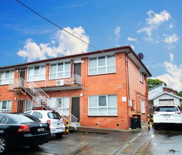 Freshly Painted 2 Bedroom Unit - Photo 1