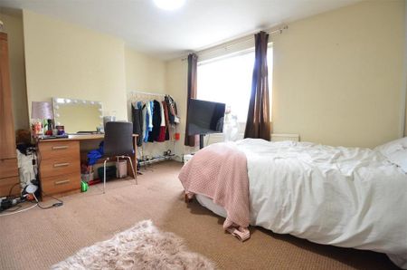 4 bedroom terraced house to rent - Photo 3