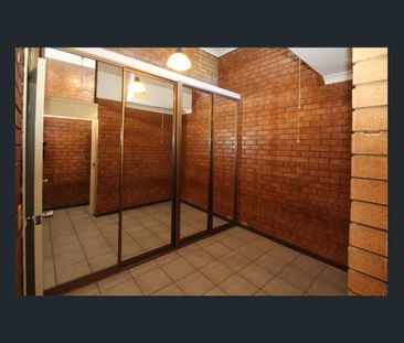 TIDY ONE BEDROOM APARTMENT RIGHT IN THE HEART OF BONDI JUNCTION - Photo 5