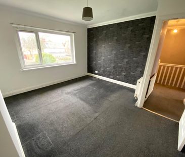 £1,300 PCM, Three Bedroom House with Off-Road Parking and Enclosed ... - Photo 5