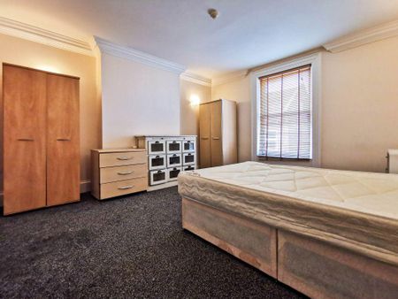 1 bedroom in a house share to rent - Photo 3