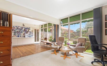 12 Hilltop Crescent, Burwood East - Photo 5