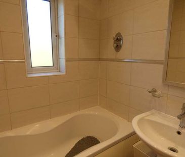 Woodstock, Laindon, SS15 - Photo 4