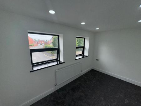 4 bedroom detached house to rent - Photo 3