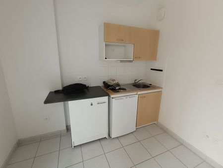 Location Appartement 2 pièces 36m² LA ROCHE SUR YON 85000 - Photo 3