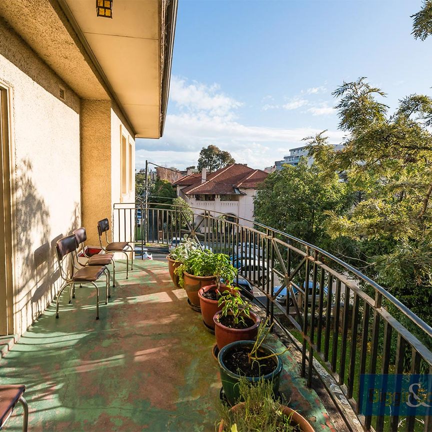 SUNFILLED TOP FLOOR APARTMENT - Photo 1