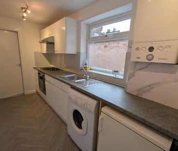 2 bedroom end of terrace house to rent - Photo 5