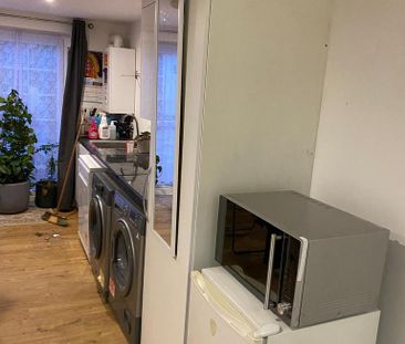 Studio to rent - Photo 2