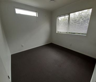 Quiet 2 Bedroom Free-standing home - Photo 2