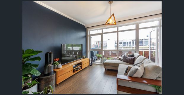 Spacious, Stylish & Superb Caulfield North Living - Photo 1