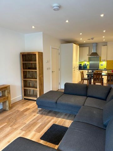 1 Bed Flat, Montagu House, W12 - Photo 3