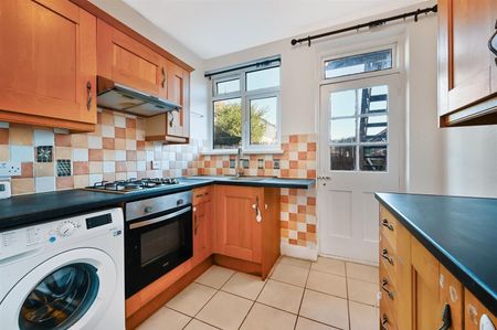 2 Bed Maisonette, Abbey Road, SW19 - Photo 5