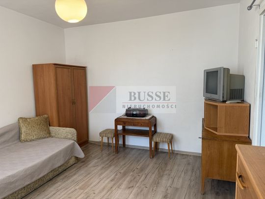 Kawalerka z balkonem w bloku z windą - Фото 1