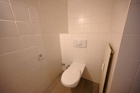 Direkt im Zentrum - 2 Zimmer Wohnung mit großem begehbaren Schrank für Singles oder Pärchen - Photo 2