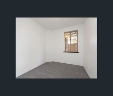 Pool and Tennis Court in complex - Photo 4