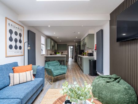 Luxurious 6 bedroom, all en-suite student house! Room 6 - Photo 4