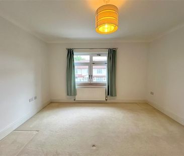 Brocket Way, London, Chigwell - Photo 6