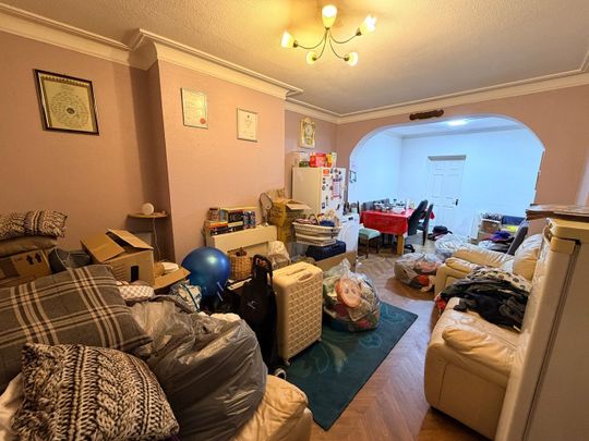 5 Bed Terraced House, North Circular Road, N13 - Photo 1