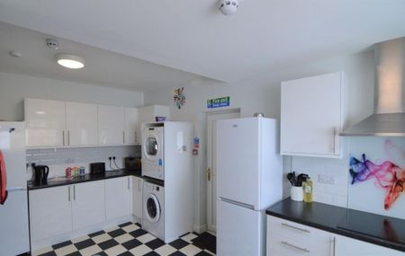 1 bedroom in a house share to rent - Photo 3