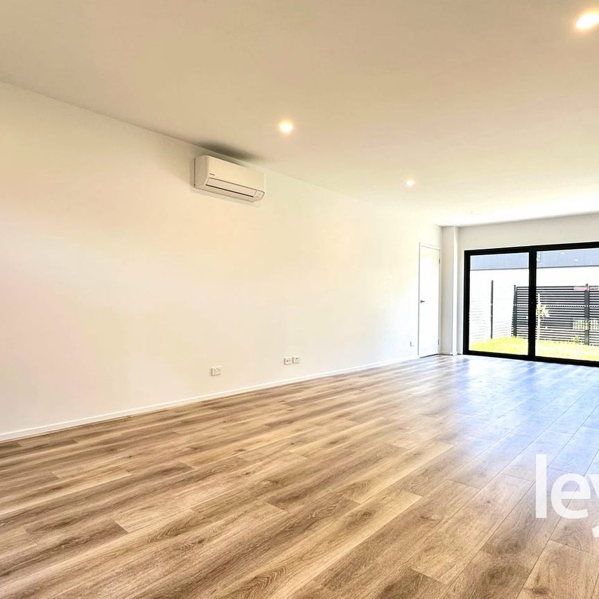 Stunning Modern Townhouse - Photo 1