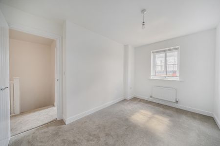 Upton Hall Crescent, Upton - Photo 4