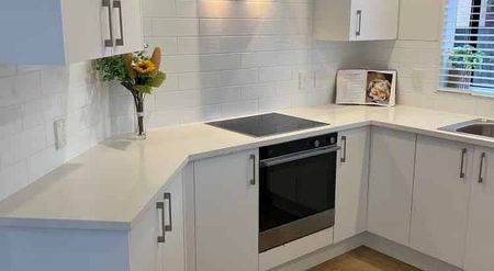 Charming 4BR Home in Mt. Eden - Photo 3