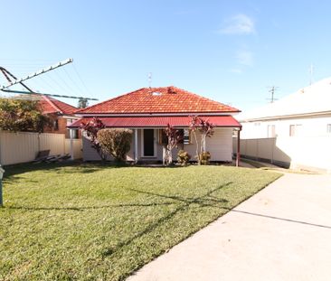 Beautiful Modern Home - Photo 6