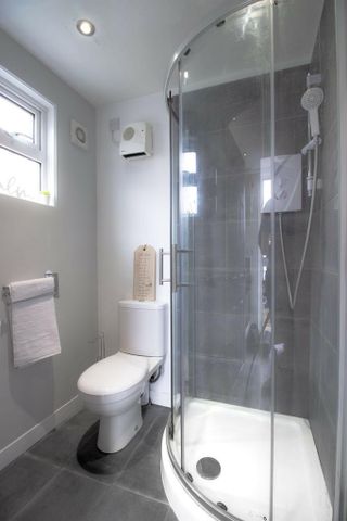 6 bedroom detached house to rent - Photo 3