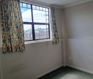 Spacious 4BR Newtown Gem w/ Balcony! - Photo 6