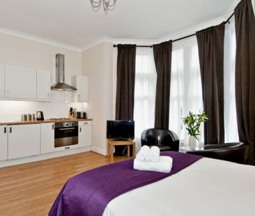 Front Room (Hemingway), Flat 1, 55/57 Cathedral Road, Cardiff CF11 9HD - Photo 6