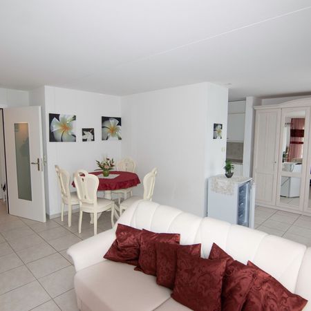 Light-flooded 2.5-room apartment with modern comfort in the heart of Dielsdorf - Foto 3