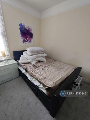 1 bedroom in a flat share to rent - Photo 1