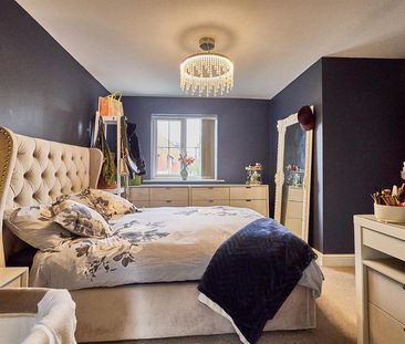 4 bedroom detached house to rent - Photo 2