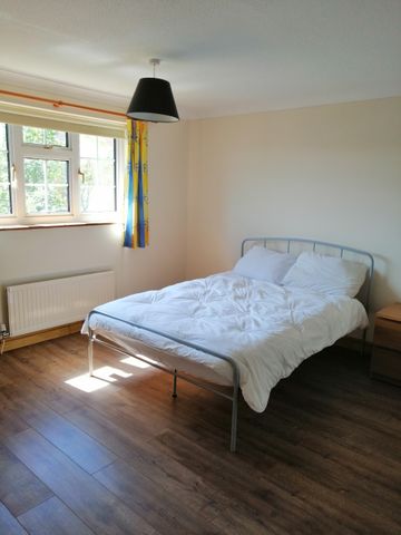 4 bedroom detached to rent Biddel Springs, Highworth - Photo 2