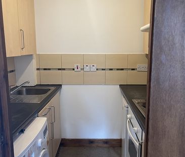 1 Bed Flat, Dumfries Street, LU1 - Photo 3