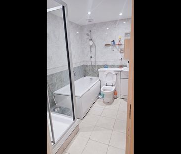 4 Bed Flat, Clarence Court, N12 - Photo 3