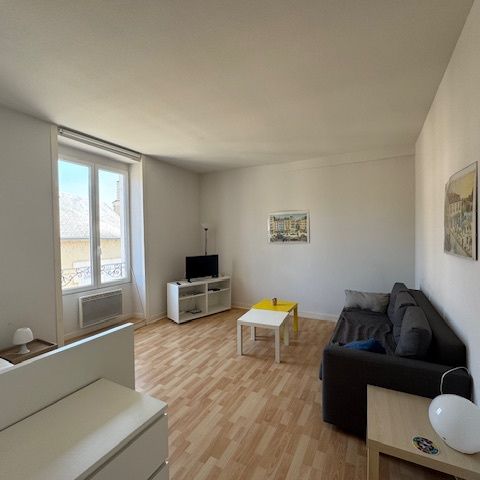 Location Appartement 1 pièce 33m² MONTMORILLON 86500 - Photo 1